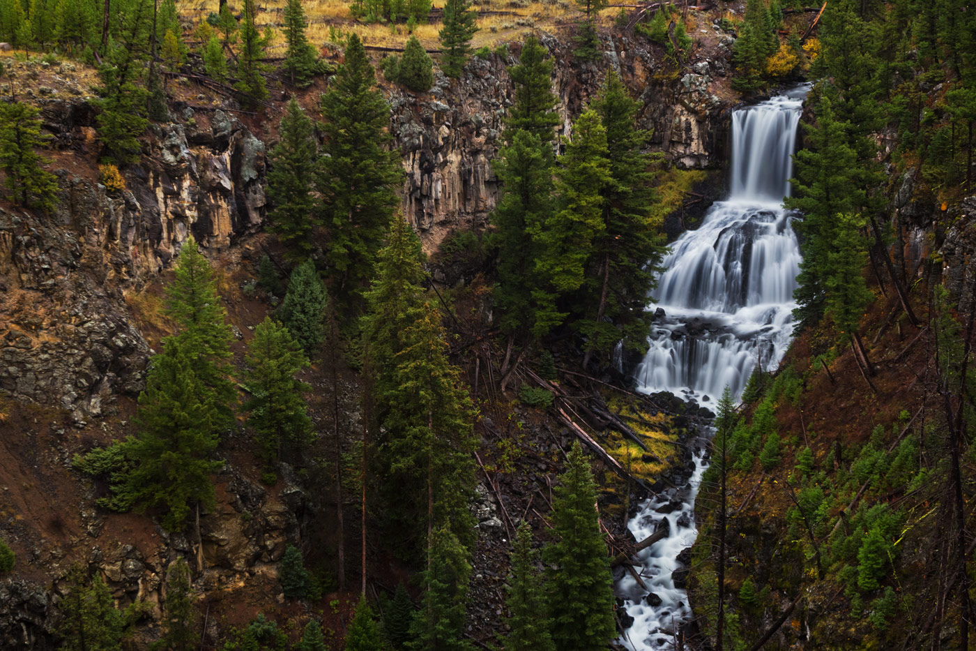 yellowstone-national-park-waterfall